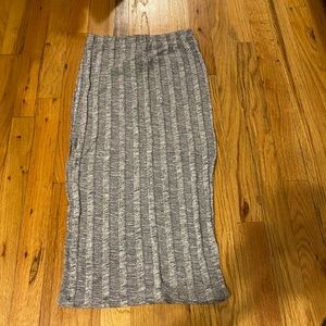 GRAY KNIT SKIRT SIZE SMALL